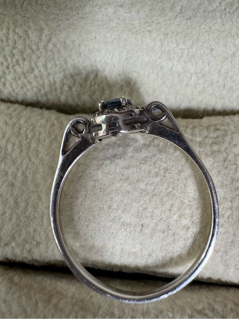 Genuine Ceylon Blue Sapphire and Sterling Silver Ring - size 8 - Picture 6 of 9